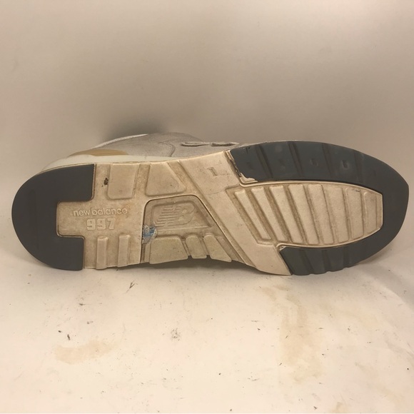 Athletic_Shoes